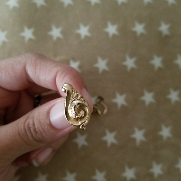 antique gold screwback earrings - Picture 2 of 4